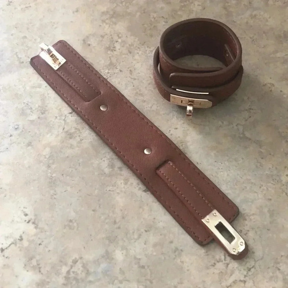 Vegan Leather Twist Lock Bracelet - Picture 1 of 4
